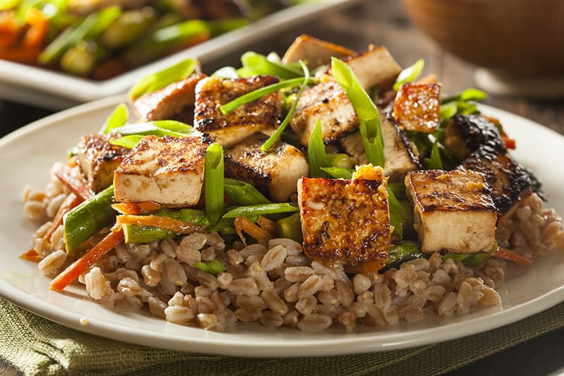 Grains, tofu and green vegetables