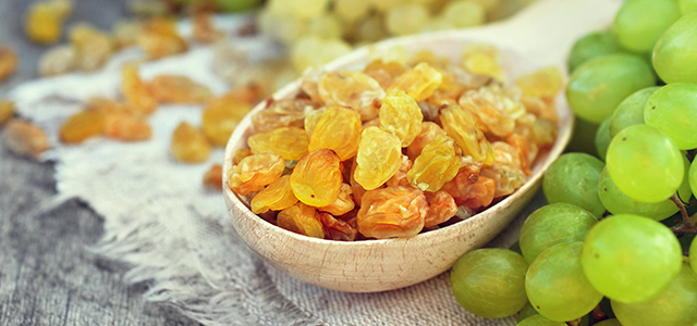 Drying grapes – make your own raisins